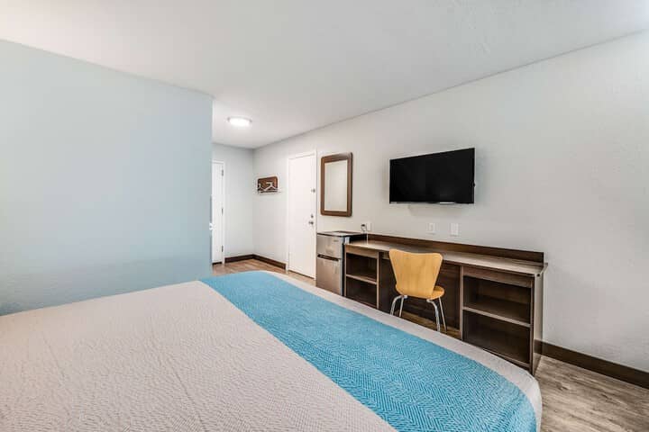 Room 28 of 82