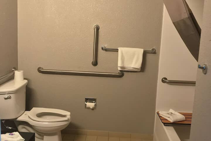 Room 40 of 82