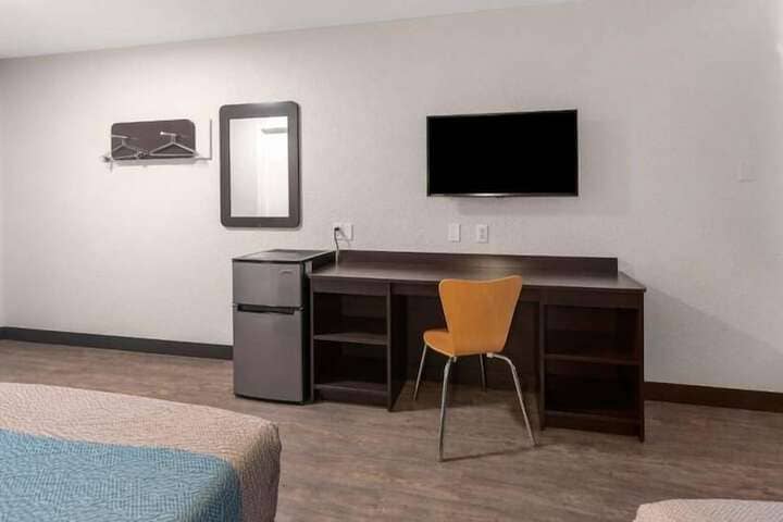 Room 25 of 82