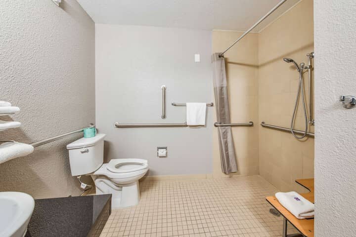 Room 53 of 82